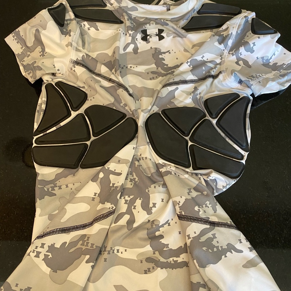Under Armour Padded Football Game Day Layer - YL - NWT - White Camo - $40
